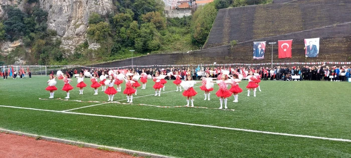 23 NİSAN COŞKUSU STADLARA SIĞMADI