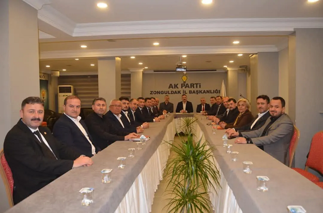 AK PARTİ SEÇİM VARMIŞ GİBİ ÇALIŞIYOR