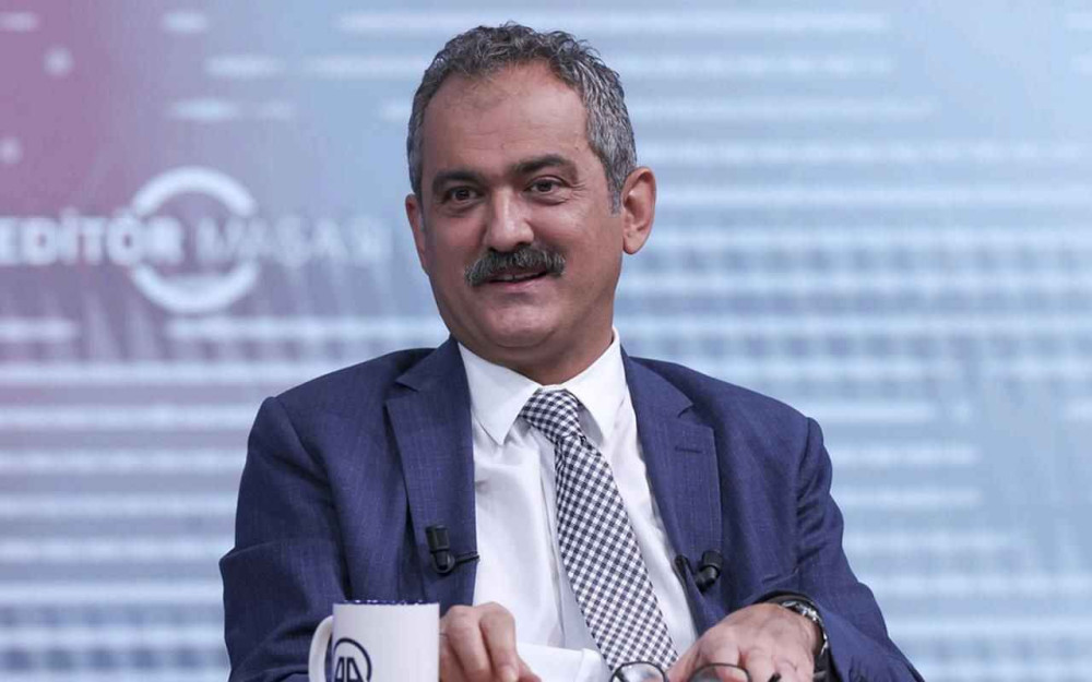 BAKAN ÖZER AÇIKLADI YAZ TATİLİ KISALDI