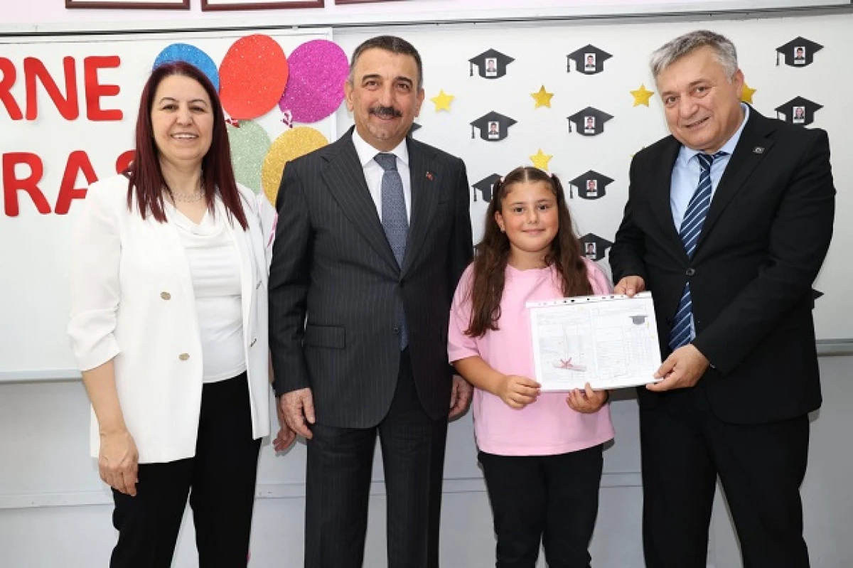 BAŞARILARLA DOLU BİR YILIN ARDINDAN ÖĞRENCİLERİMİZ KARNELERİNİ ALDILAR