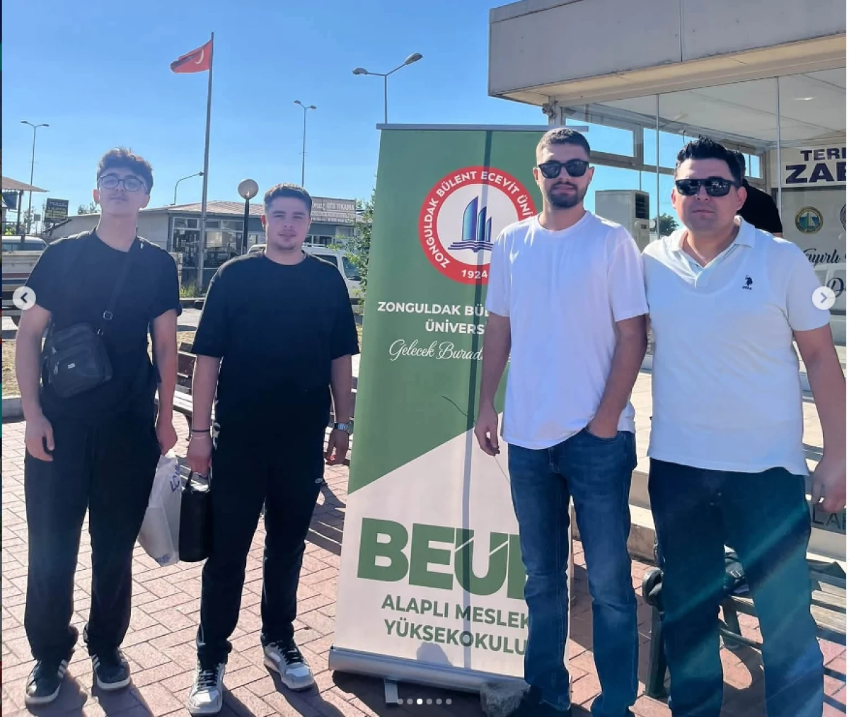 BEUN AİLESİ, YENİ &Ouml;ĞRENCİLERİNİ TERMİNALLERDE KARŞILADI