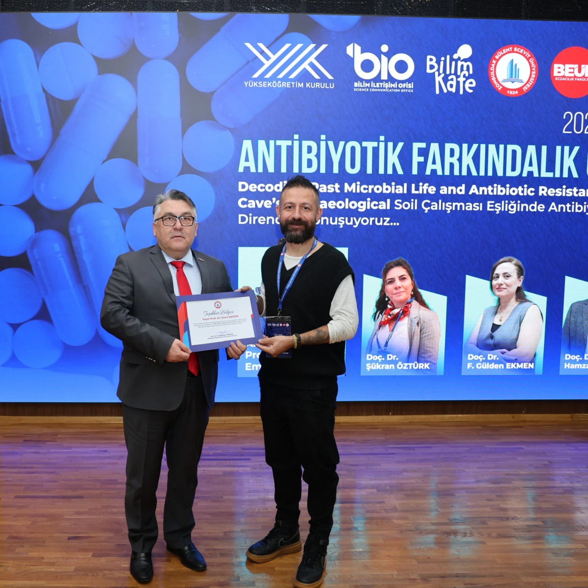 BEUN BİLİM KAFE BULUŞMALARINDA ANTİBİYOTİK DİRENCİNİN KÖKENLERİNE BİLİMSEL BİR PENCERE AÇILDI