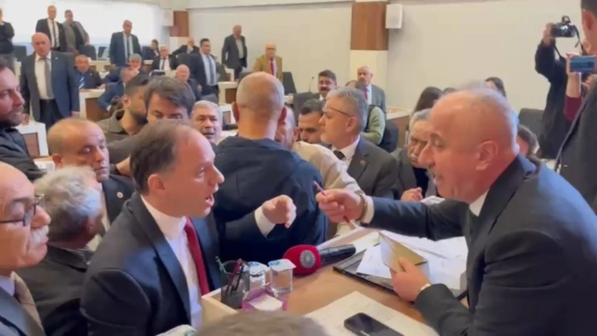 CHP YİNE FİRE VERDİ  KARAVELİ YENİDEN SE&Ccedil;İLDİ