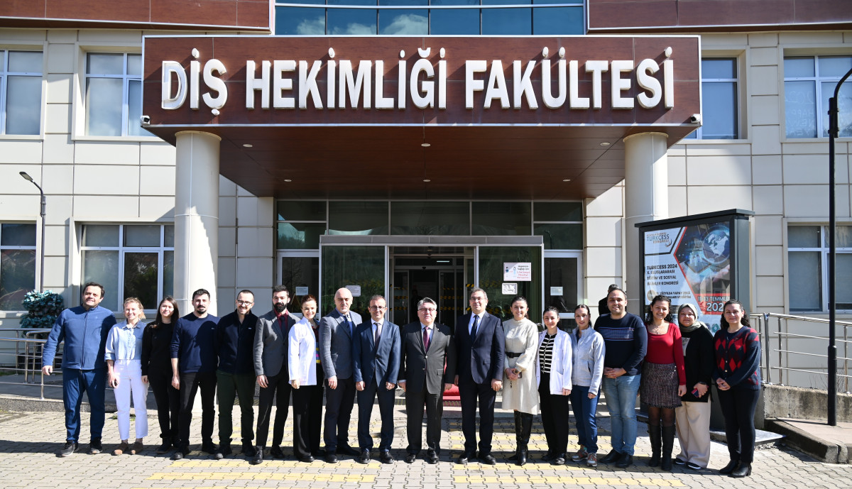 DİŞ HEKİMLİĞİ FAKÜLTESİ DEKANLIĞINDA GÖREV DEĞİŞİMİ