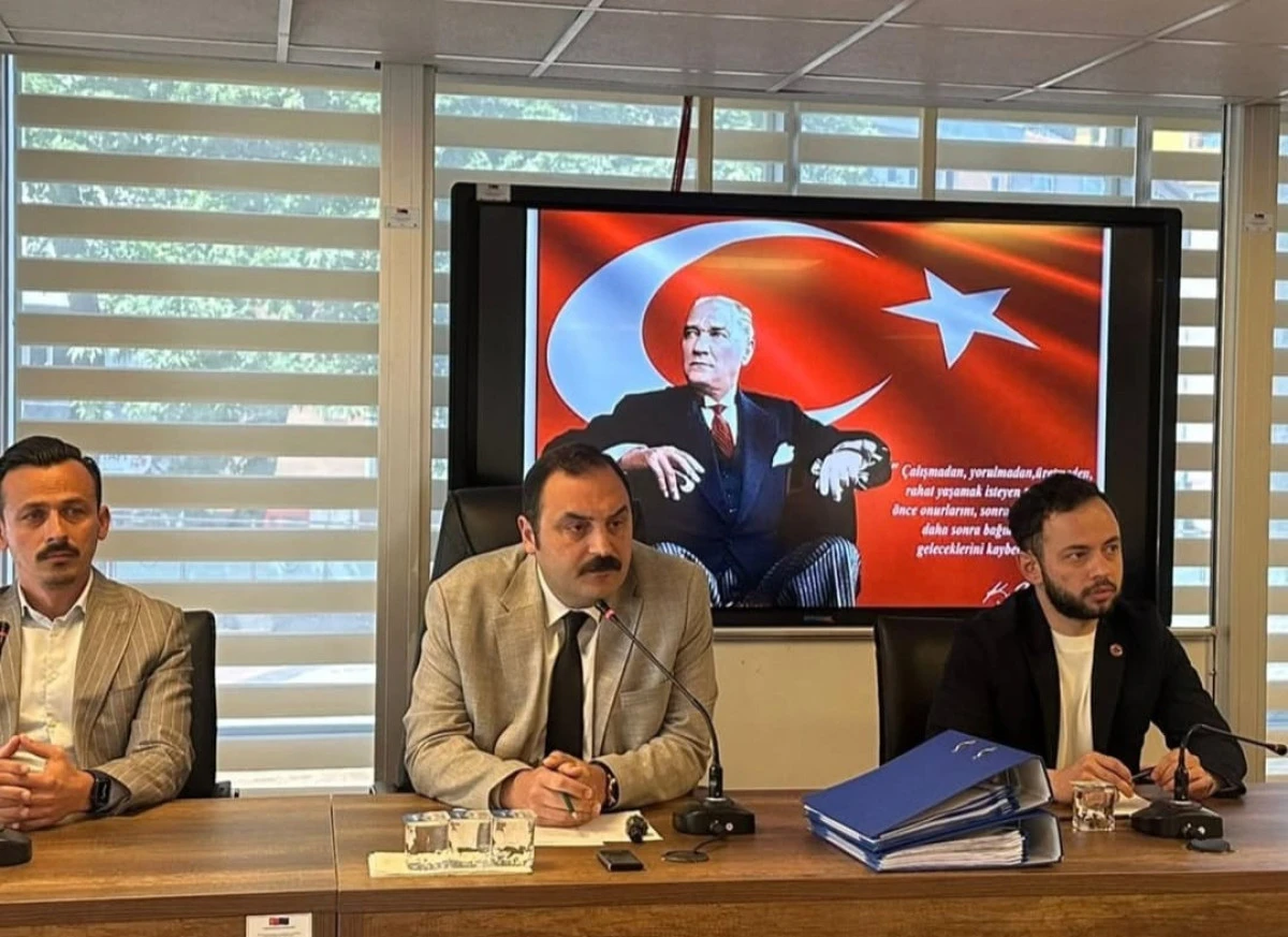 ELİNİ TUTAN MI VAR?