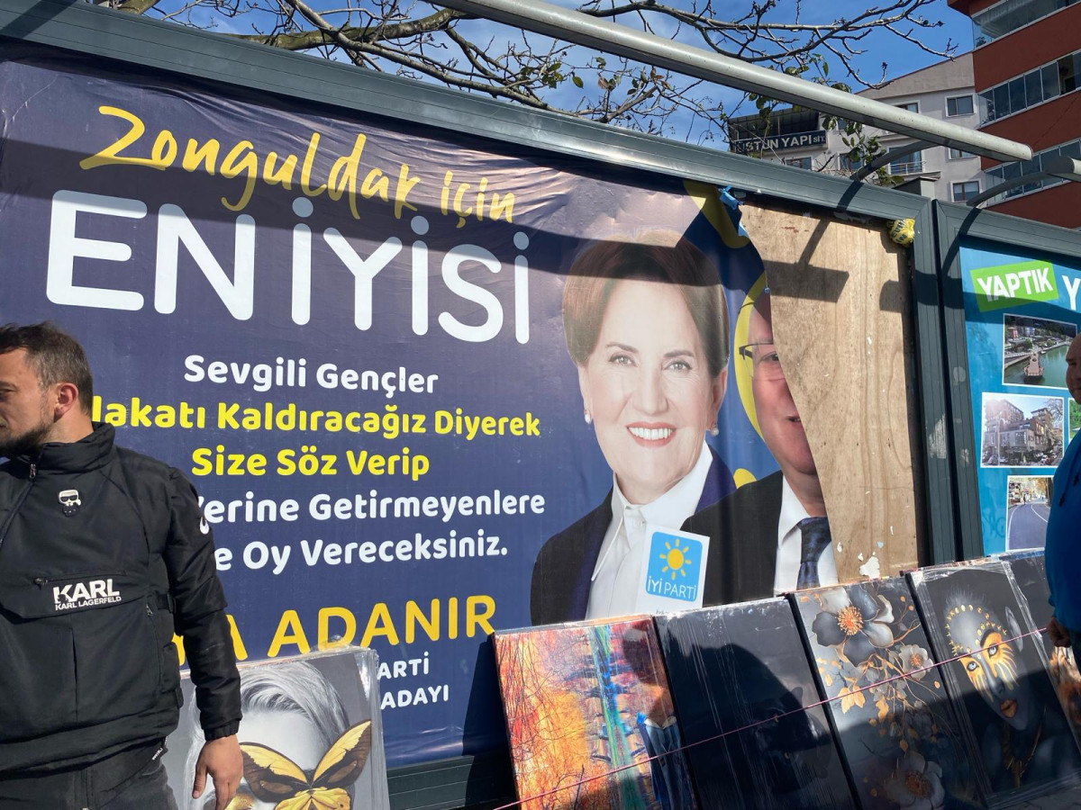 İYİ PARTİNİN AFİŞLERİNE SALDIRI