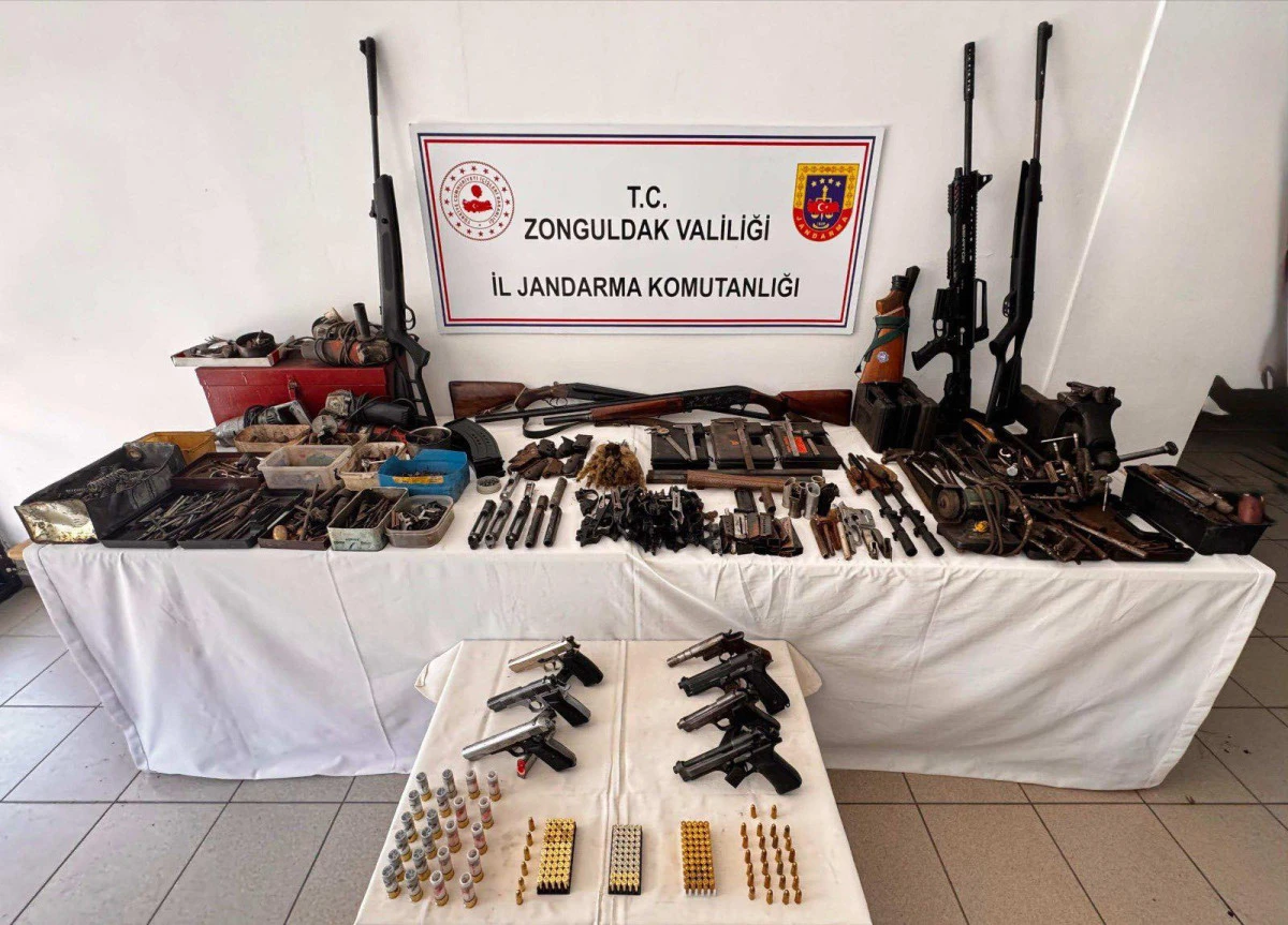 JANDARMA’DAN ZONGULDAK VE KOZLU’DA KAÇAK SİLAH OPERASYONU