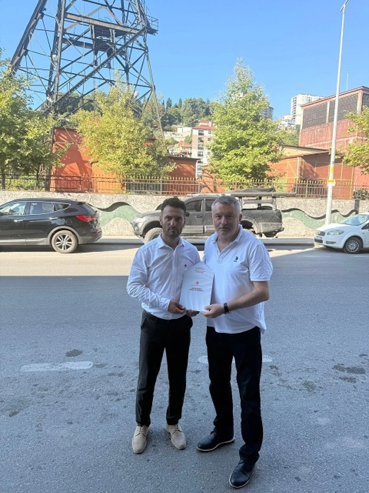 KARALİ BAHÇELİNİN DAVETİNİ EMEKSİZE İLETTİ