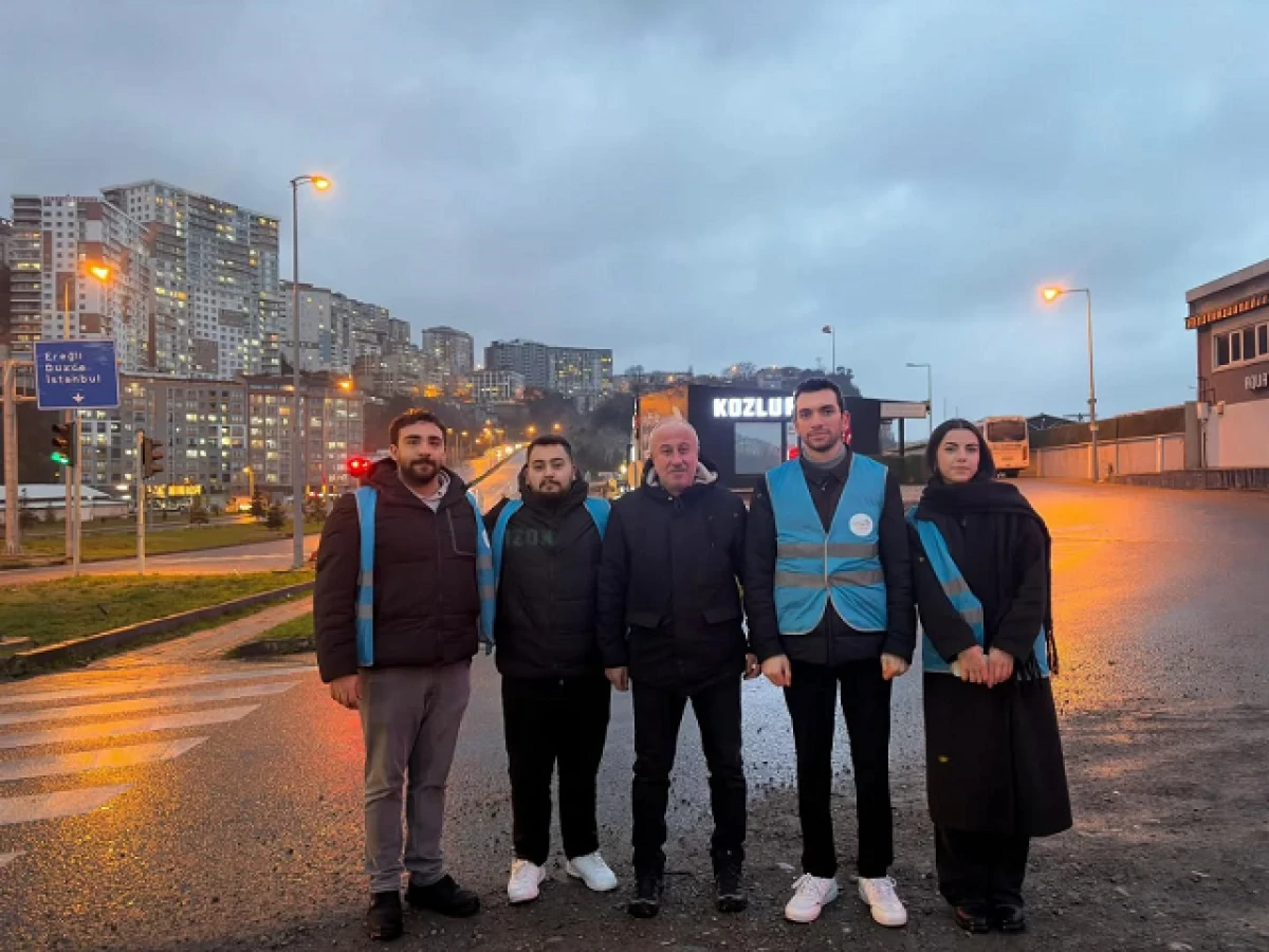 KOZLU AK PARTİ GEN&Ccedil;LİK KOLLARI&rsquo;NDAN &ldquo;İFTARA BEŞ KALA&rdquo; İKRAMI 