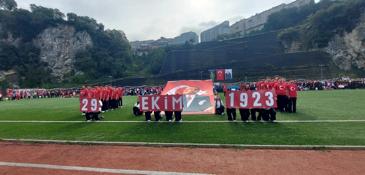 KOZLU&rsquo;DA CUMHURİYET&rsquo;İN 103&rsquo;NC&Uuml; YILI COŞKU İLE KUTLANDI 