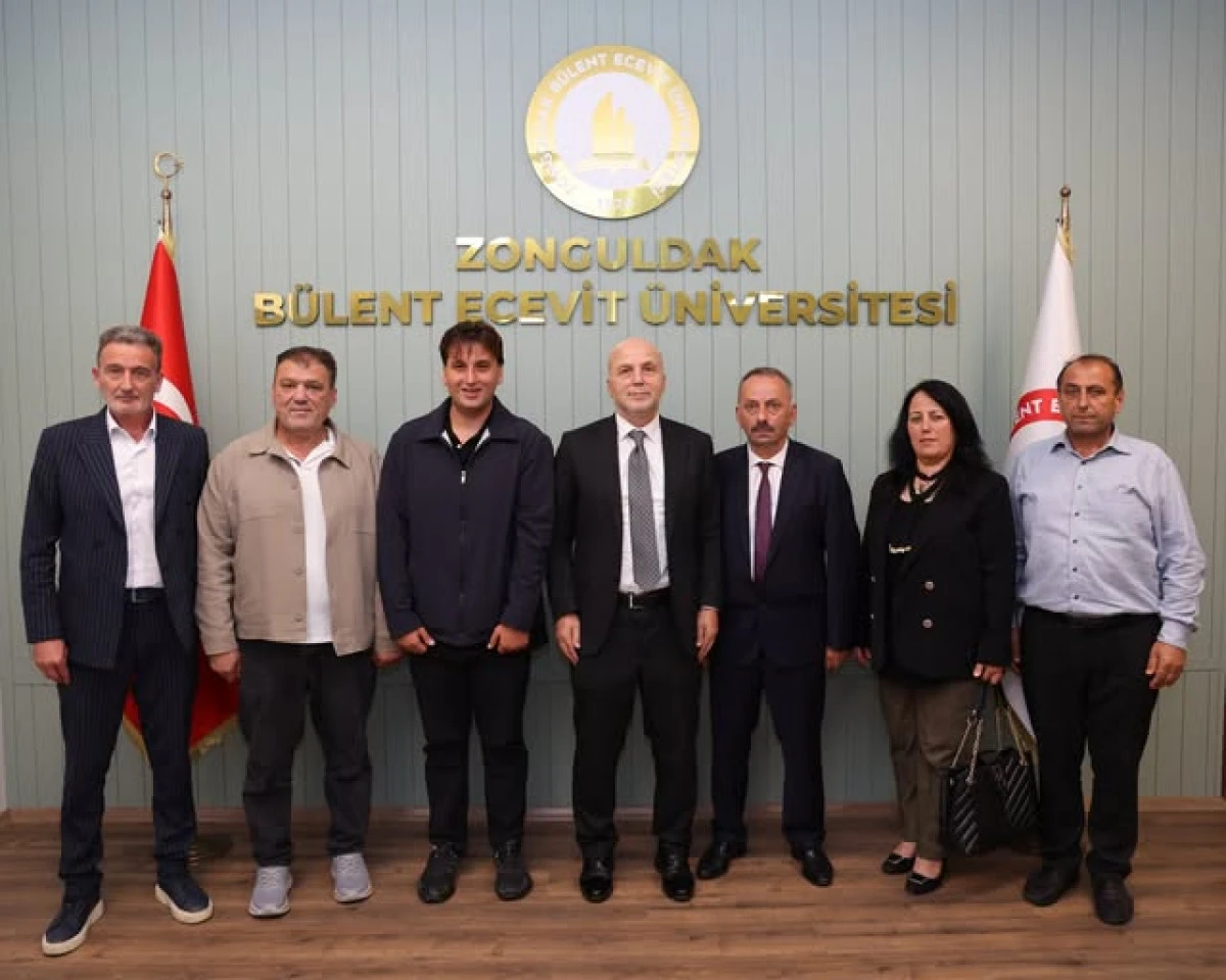 KOZLULU MUHTARLAR REKT&Ouml;R ULUSOY&rsquo;U ZİYARET ETTİ