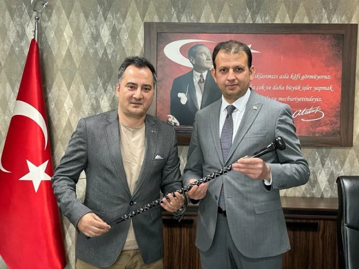 KULA&Ccedil;: MAKAMDA DEĞİL, SAHADAYIM