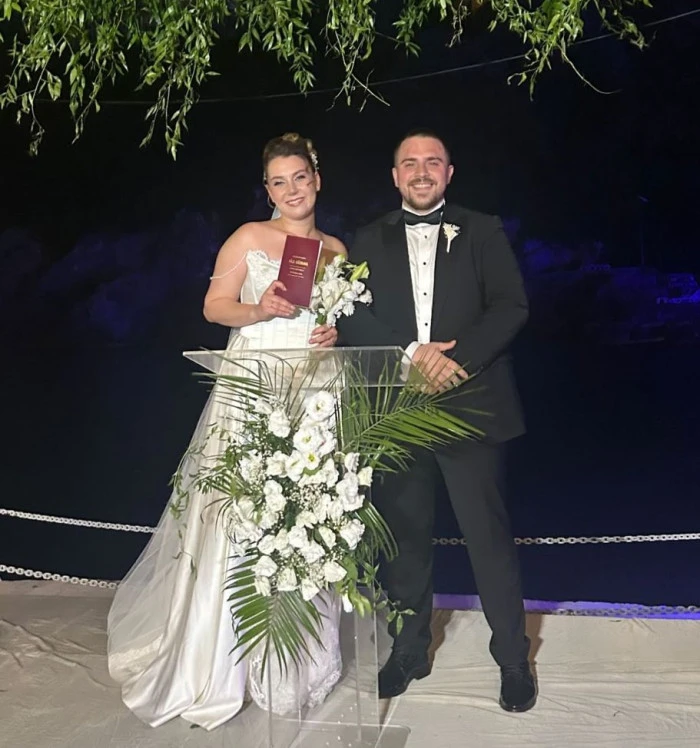 MUTLULUKLAR DİLERİZ