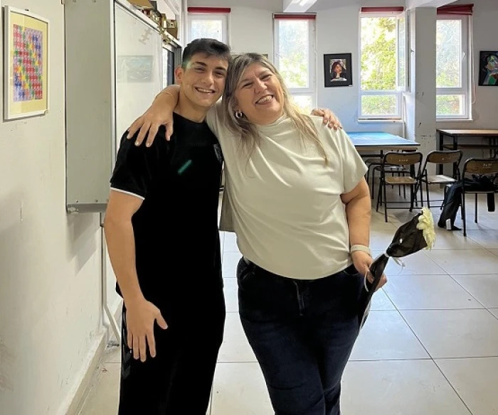 &Ouml;ĞRETMENLERE &Ccedil;İ&Ccedil;EK TOPLUMA MESAJ VERDİ