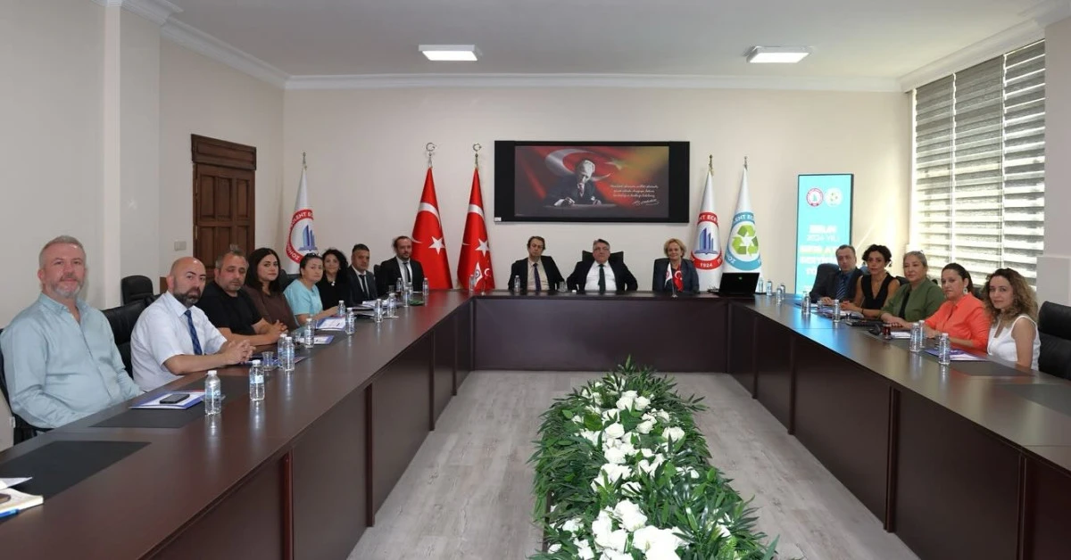 REKTÖR ÖZÖLÇER BAŞARILI BİRİMLERİ ÖDÜLLENDİRDİ