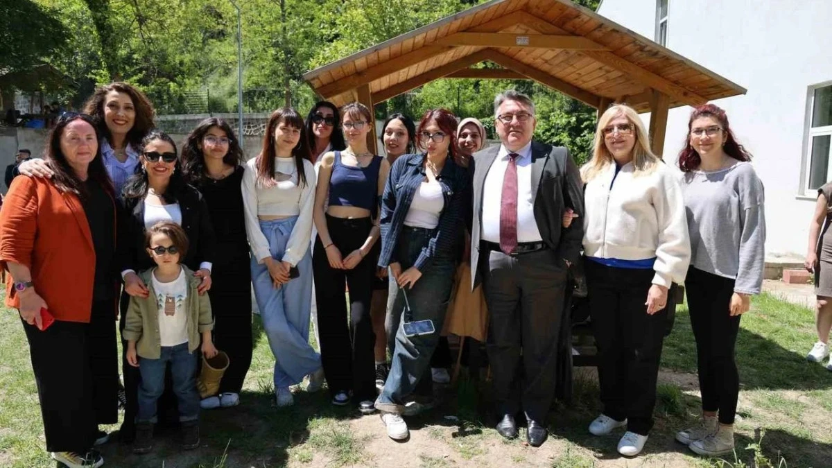 REKTÖR ÖZÖLÇER GELENEKSEL PİKNİK ETKİNLİĞİNE KATILDI