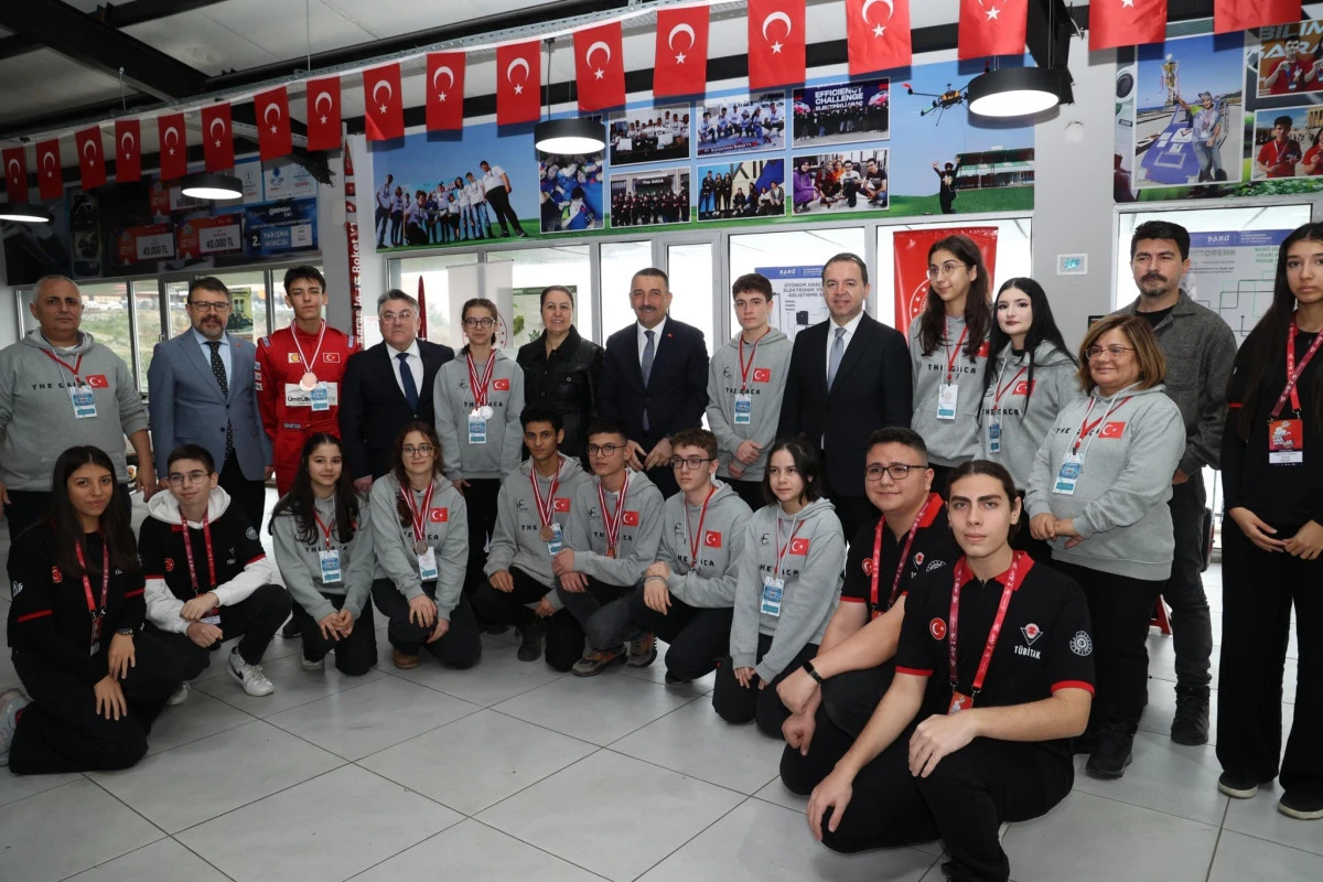 TUTUM, YATIRIM VE T&Uuml;RK MALLARI HAFTASI  SERGİSİ  D&Uuml;ZENLENDİ 